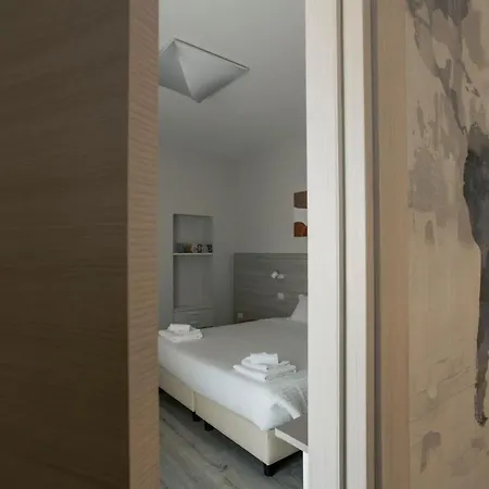 Livingstone 3*